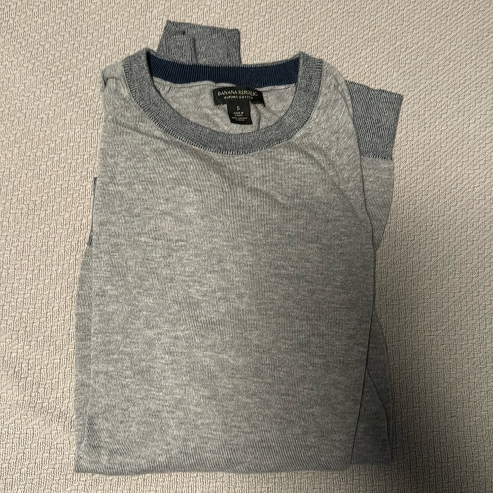Men’s gray crewneck sweater by banana, Republic, Supima, cotton, size small